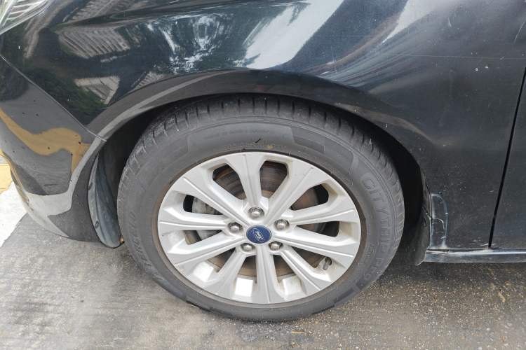 Used Ford Escort 2015 1.5L Automatic Fashion Model Left Front Wheel Hub