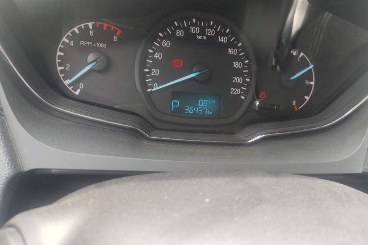 Used Ford Escort 2015 1.5L Automatic Fashion Model Odometer Close Up