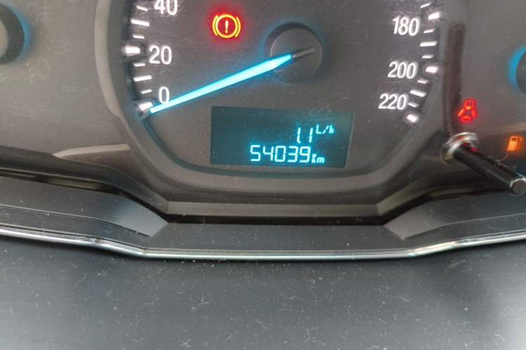 Used Ford Escort 2015 1.5L Manual Fashion Edition Odometer Close Up