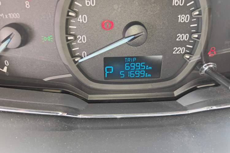 Used Ford Escort 2015 1.5L Automatic Fashion Model Odometer Close Up