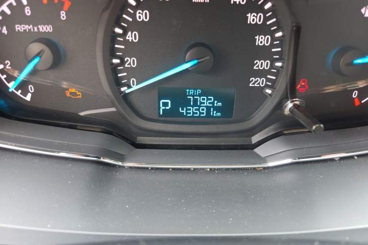 Used Ford Escort 2015 1.5L Automatic Fashion Model Odometer Close Up