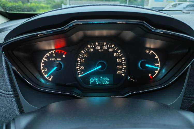 Used Ford Escort 2015 1.5L Automatic Fashion Model Odometer Close Up