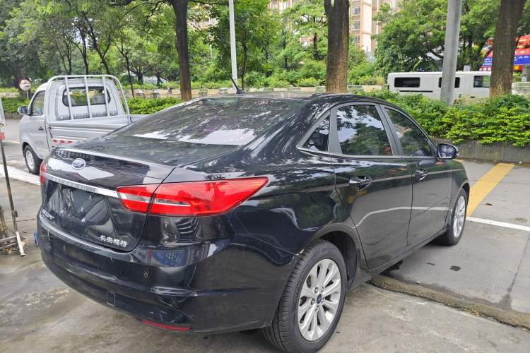 Used Ford Escort 2015 1.5L Automatic Fashion Model Rear Right 45 Deg