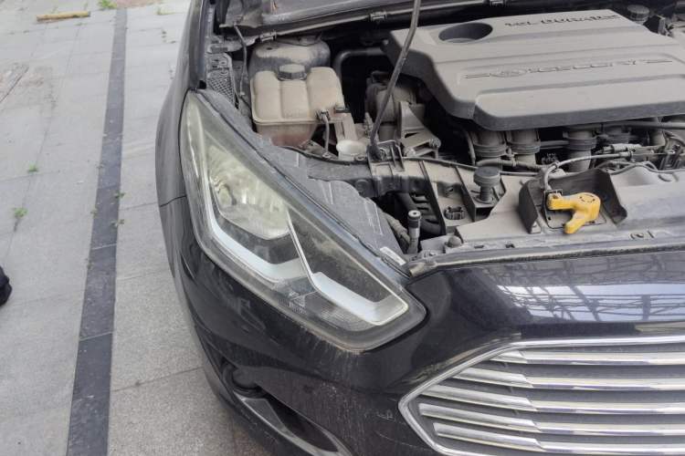 Used Ford Escort 2015 1.5L Automatic Fashion Model Right Front Headlight