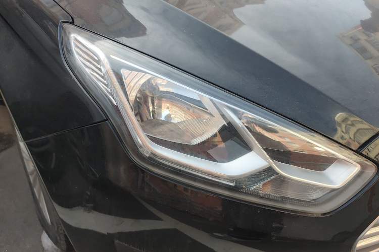 Used Ford Escort 2015 1.5L Automatic Comfort Edition Right Front Headlight