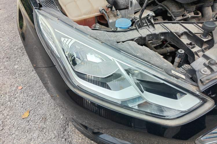 Used Ford Escort 2015 1.5L Manual Comfort Model Right Front Headlight