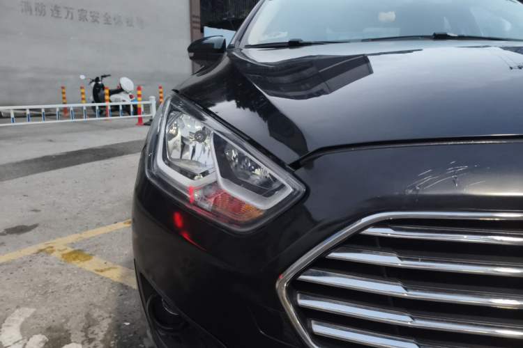 Used Ford Escort 2015 1.5L Automatic Comfort Edition Right Front Headlight
