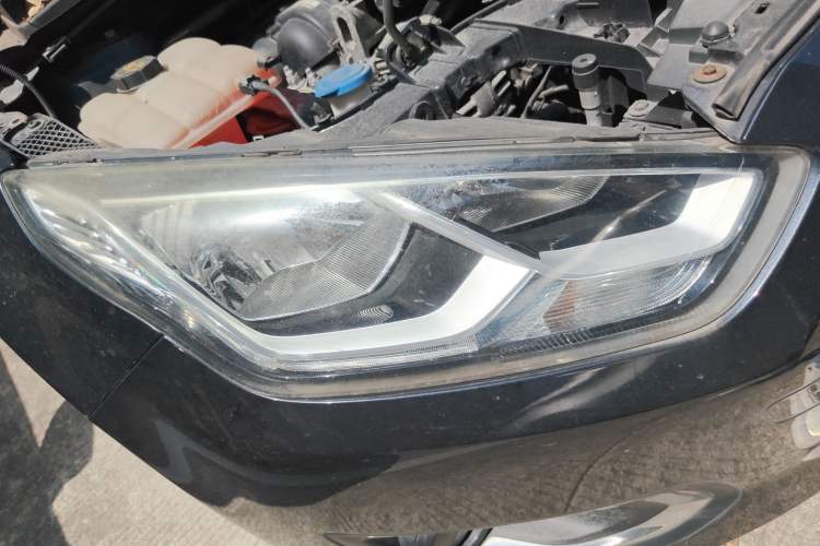 Used Ford Escort 2015 1.5L Automatic Fashion Model Right Front Headlight