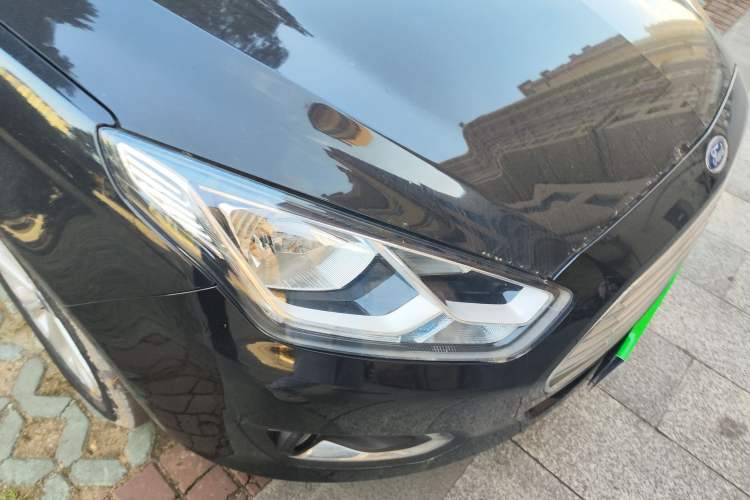 Used Ford Escort 2015 1.5L Automatic Fashion Model Right Front Headlight