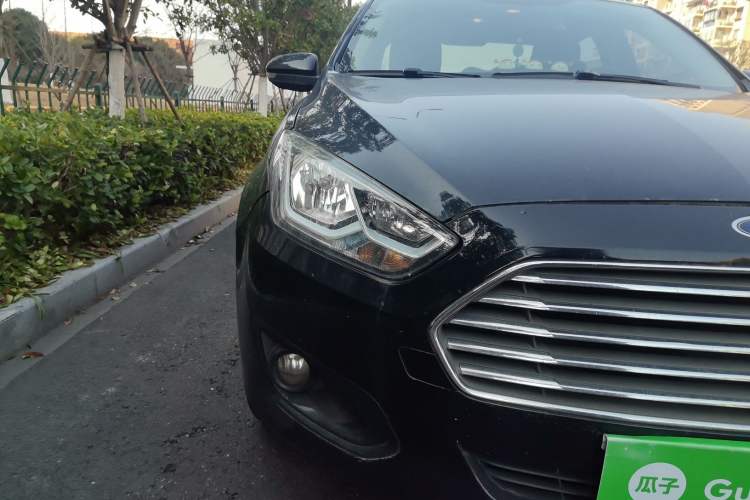 Used Ford Escort 2015 1.5L Manual Comfort Model Right Front Headlight