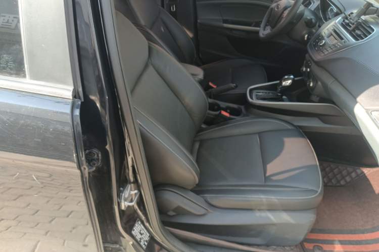 Used Ford Escort 2015 1.5L Automatic Fashion Model Right Front Seat