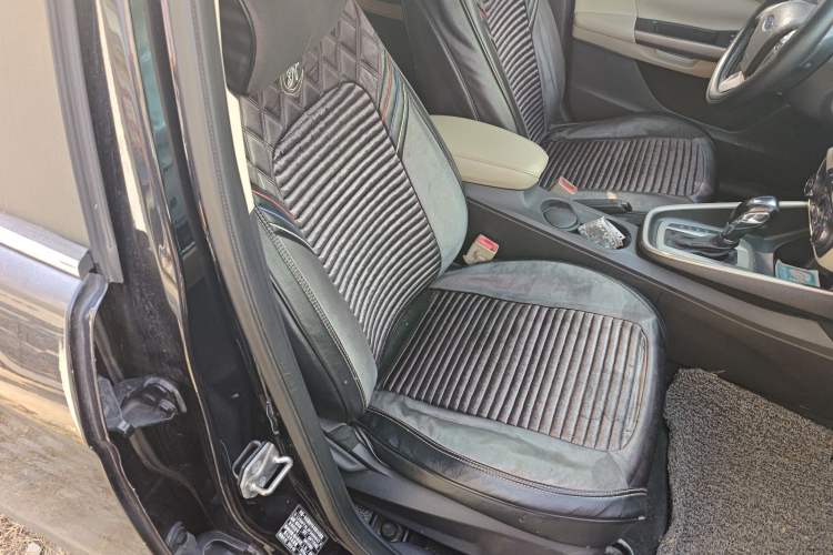 Used Ford Escort 2015 1.5L Automatic Fashion Model Right Front Seat