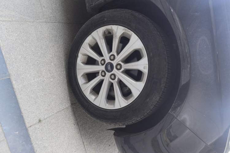 Used Ford Escort 2015 1.5L Automatic Fashion Model Right Front Wheel Hub