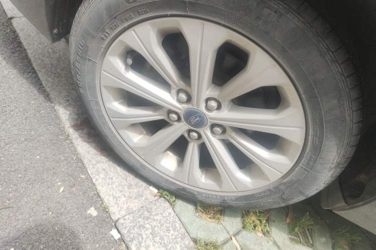 Used Ford Escort 2015 1.5L Automatic Fashion Model Right Front Wheel Hub