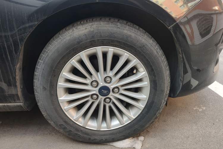 Used Ford Escort 2015 1.5L Automatic Comfort Edition Right Front Wheel Hub