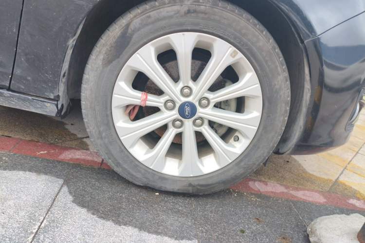 Used Ford Escort 2015 1.5L Manual Fashion Edition Right Front Wheel Hub