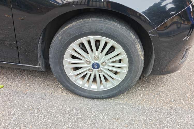 Used Ford Escort 2015 1.5L Manual Comfort Model Right Front Wheel Hub