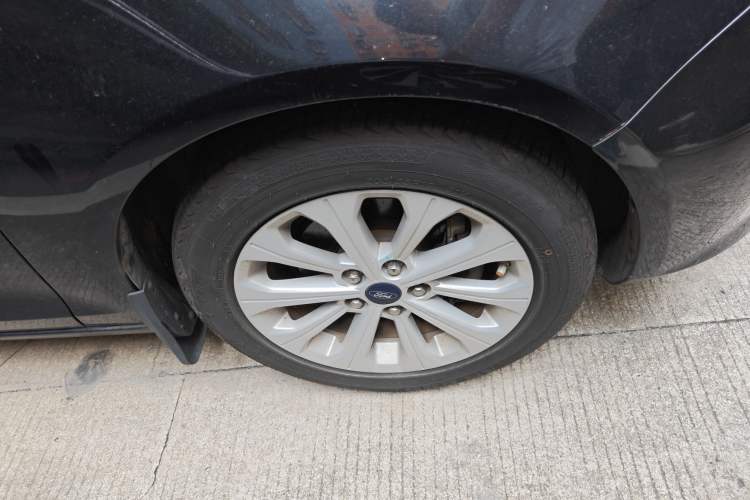 Used Ford Escort 2015 1.5L Automatic Fashion Model Right Front Wheel Hub