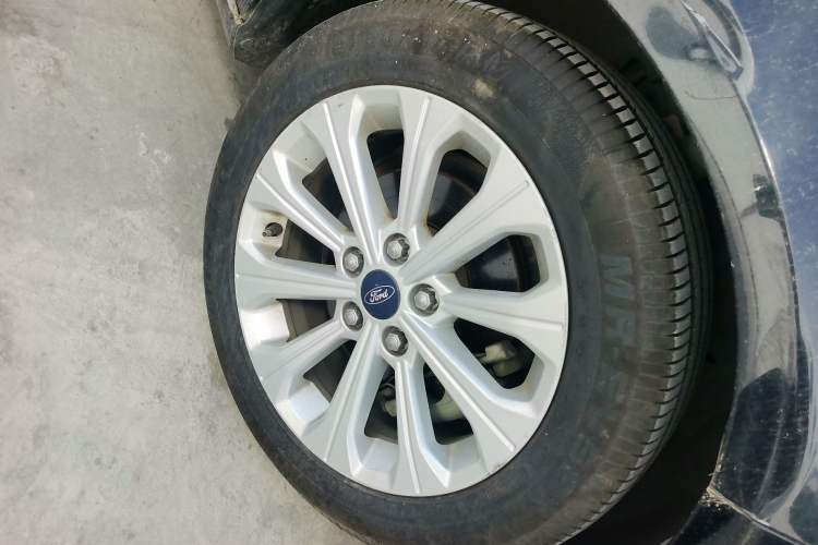 Used Ford Escort 2015 1.5L Manual Fashion Edition Right Front Wheel Hub