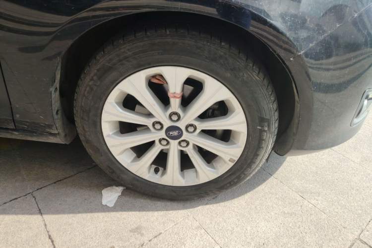 Used Ford Escort 2015 1.5L Manual Fashion Edition Right Front Wheel Hub