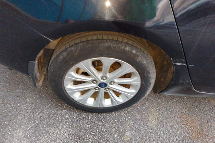 Used Ford Escort 2015 1.5L Automatic Fashion Model Right Rear Wheel Hub