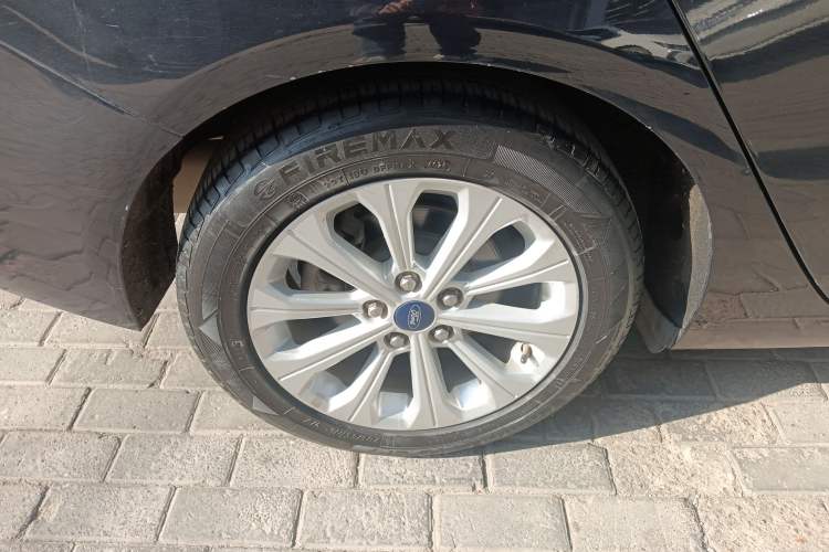 Used Ford Escort 2015 1.5L Automatic Fashion Model Right Rear Wheel Hub