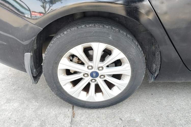 Used Ford Escort 2015 1.5L Automatic Fashion Model Right Rear Wheel Hub