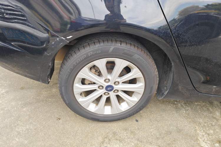 Used Ford Escort 2015 1.5L Automatic Fashion Model Right Rear Wheel Hub