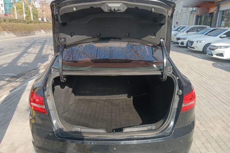 Used Ford Escort 2015 1.5L Automatic Fashion Model Trunk