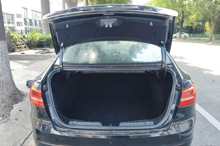 Used Ford Escort 2015 1.5L Automatic Fashion Model Trunk