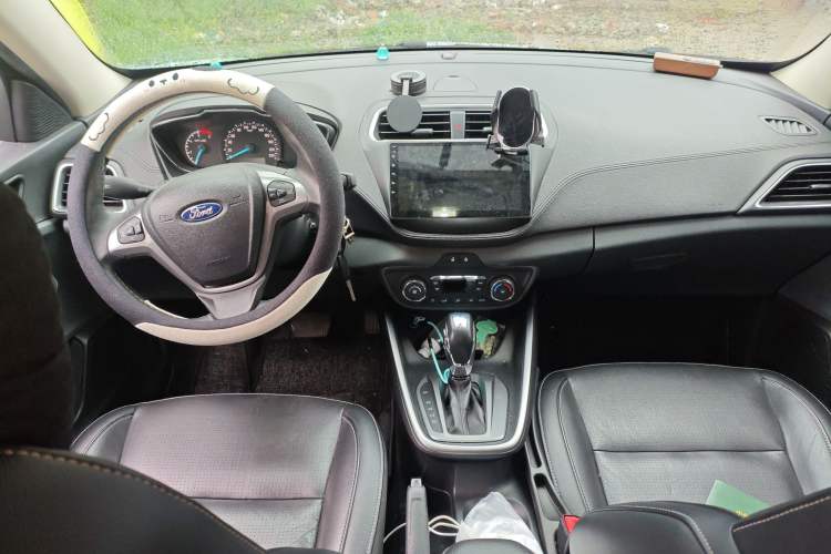 Used Ford Escort 2015 1.5L Automatic Fashion Model Center Console