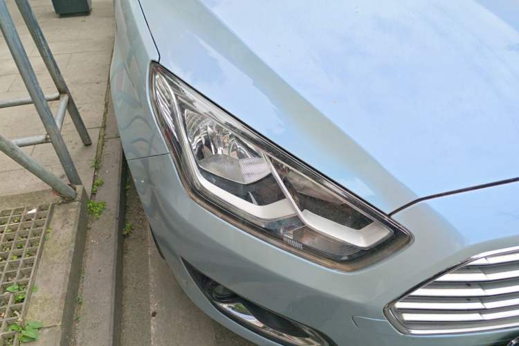 Used Ford Escort 2015 1.5L Automatic Fashion Model Right Front Headlight