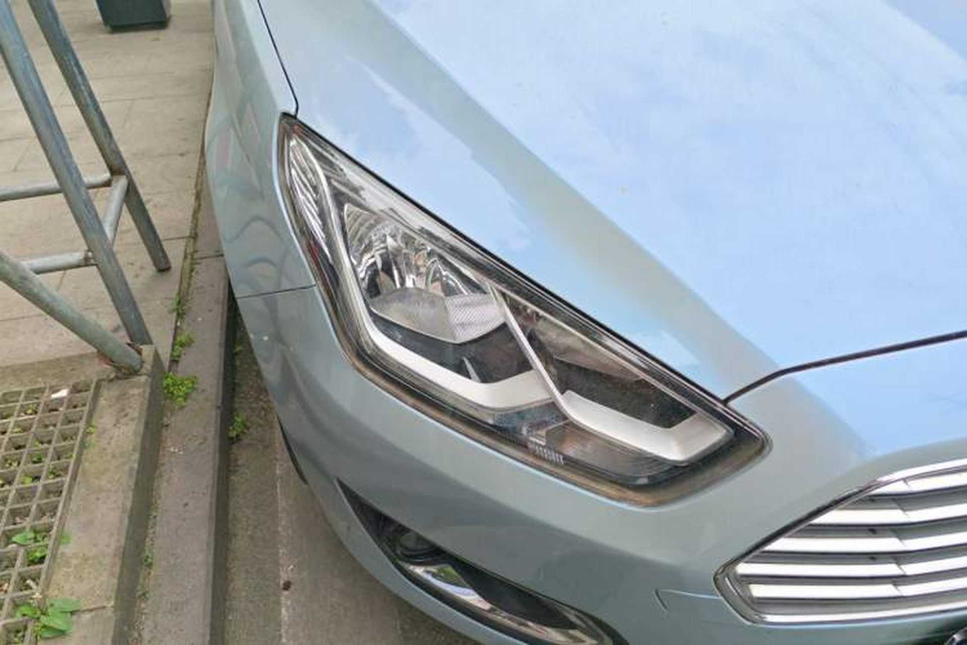 Used Ford Escort 2015 1.5L Automatic Fashion Model Right Front Headlight