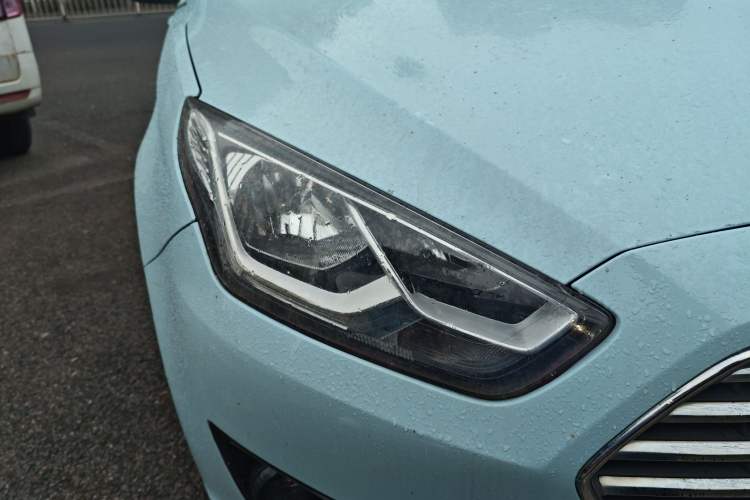 Used Ford Escort 2015 1.5L Automatic Fashion Model Right Front Headlight