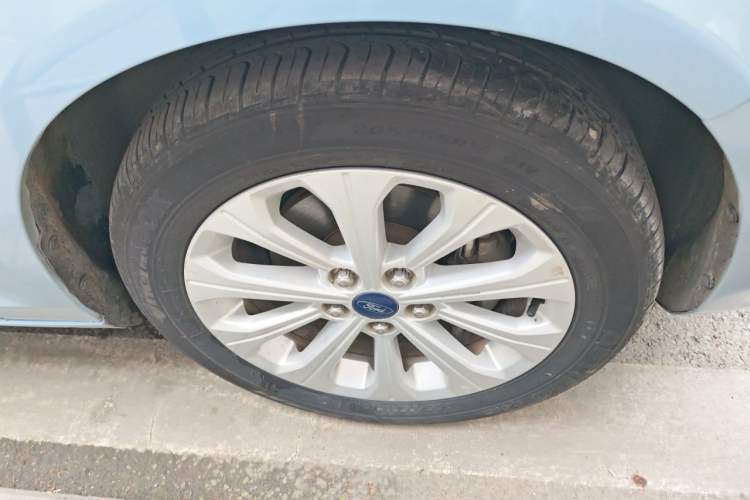 Used Ford Escort 2015 1.5L Automatic Fashion Model Right Front Wheel Hub