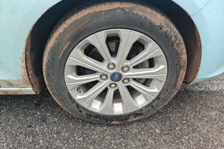 Used Ford Escort 2015 1.5L Automatic Fashion Model Right Front Wheel Hub
