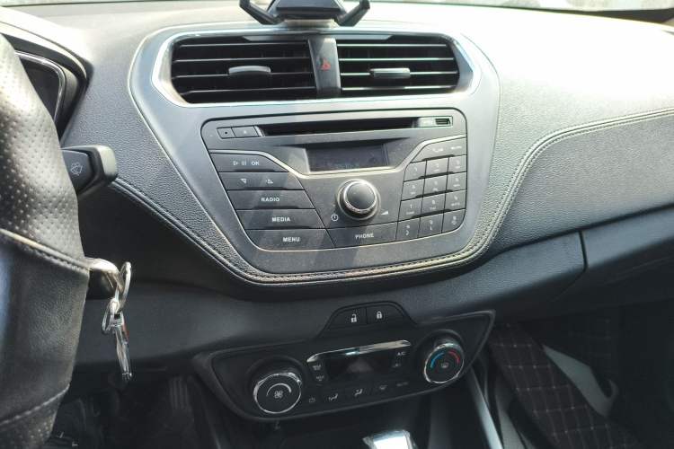Used Ford Escort 2015 1.5L Automatic Fashion Model Audio And AC Panel