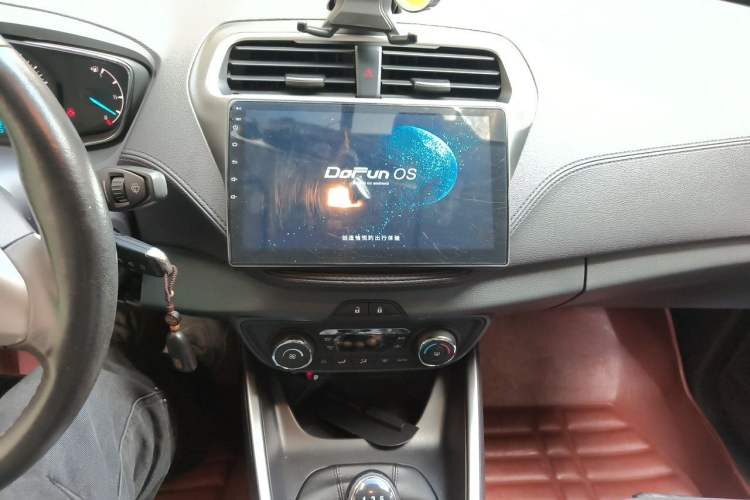 Used Ford Escort 2015 1.5L Manual Fashion Edition Audio And AC Panel