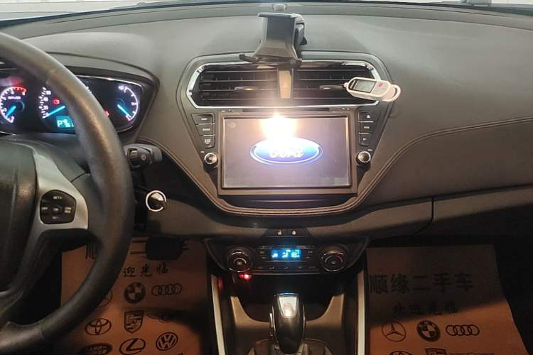 Used Ford Escort 2015 1.5L Automatic Fashion Model Audio And AC Panel