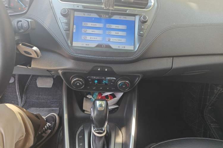 Used Ford Escort 2015 1.5L Automatic Fashion Model Audio And AC Panel