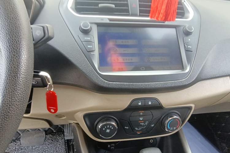Used Ford Escort 2015 1.5L Automatic Comfort Edition Audio And AC Panel