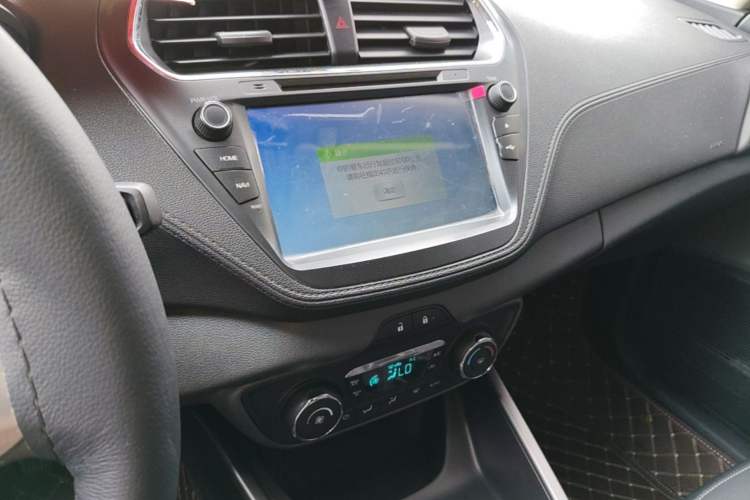 Used Ford Escort 2015 1.5L Manual Fashion Edition Audio And AC Panel