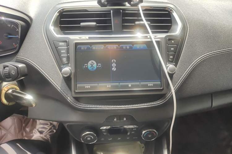 Used Ford Escort 2015 1.5L Automatic Fashion Model Audio And AC Panel