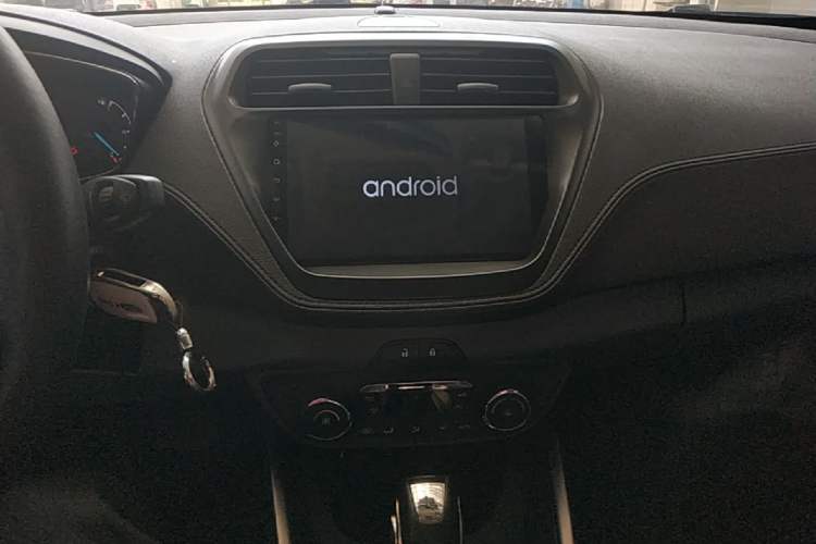 Used Ford Escort 2015 1.5L Automatic Fashion Model Audio And AC Panel