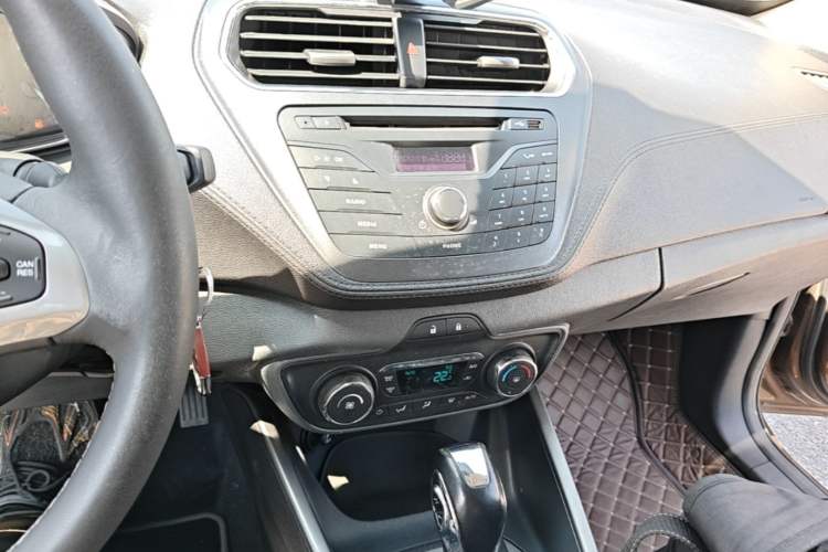 Used Ford Escort 2015 1.5L Automatic Fashion Model Audio And AC Panel