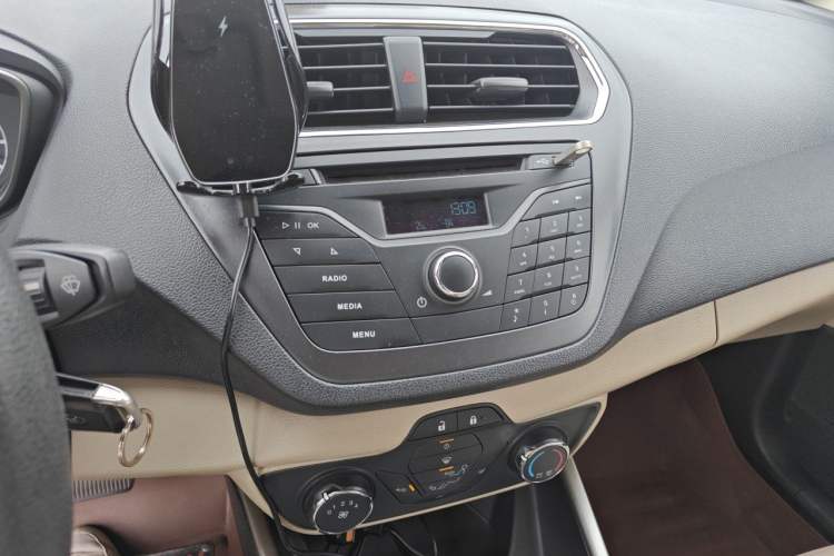 Used Ford Escort 2015 1.5L Automatic Comfort Edition Audio And AC Panel