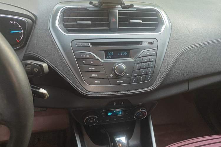 Used Ford Escort 2015 1.5L Automatic Fashion Model Audio And AC Panel