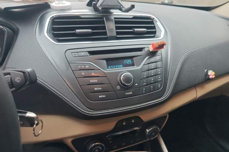 Used Ford Escort 2015 1.5L Manual Fashion Edition Audio And AC Panel