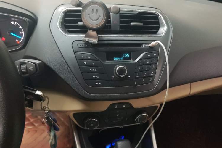 Used Ford Escort 2015 1.5L Automatic Comfort Edition Audio And AC Panel