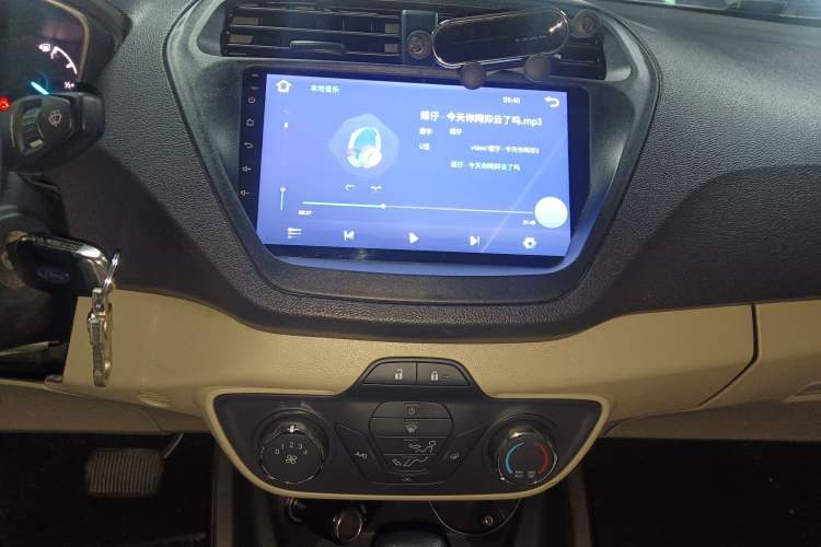 Used Ford Escort 2015 1.5L Automatic Comfort Edition Audio And AC Panel